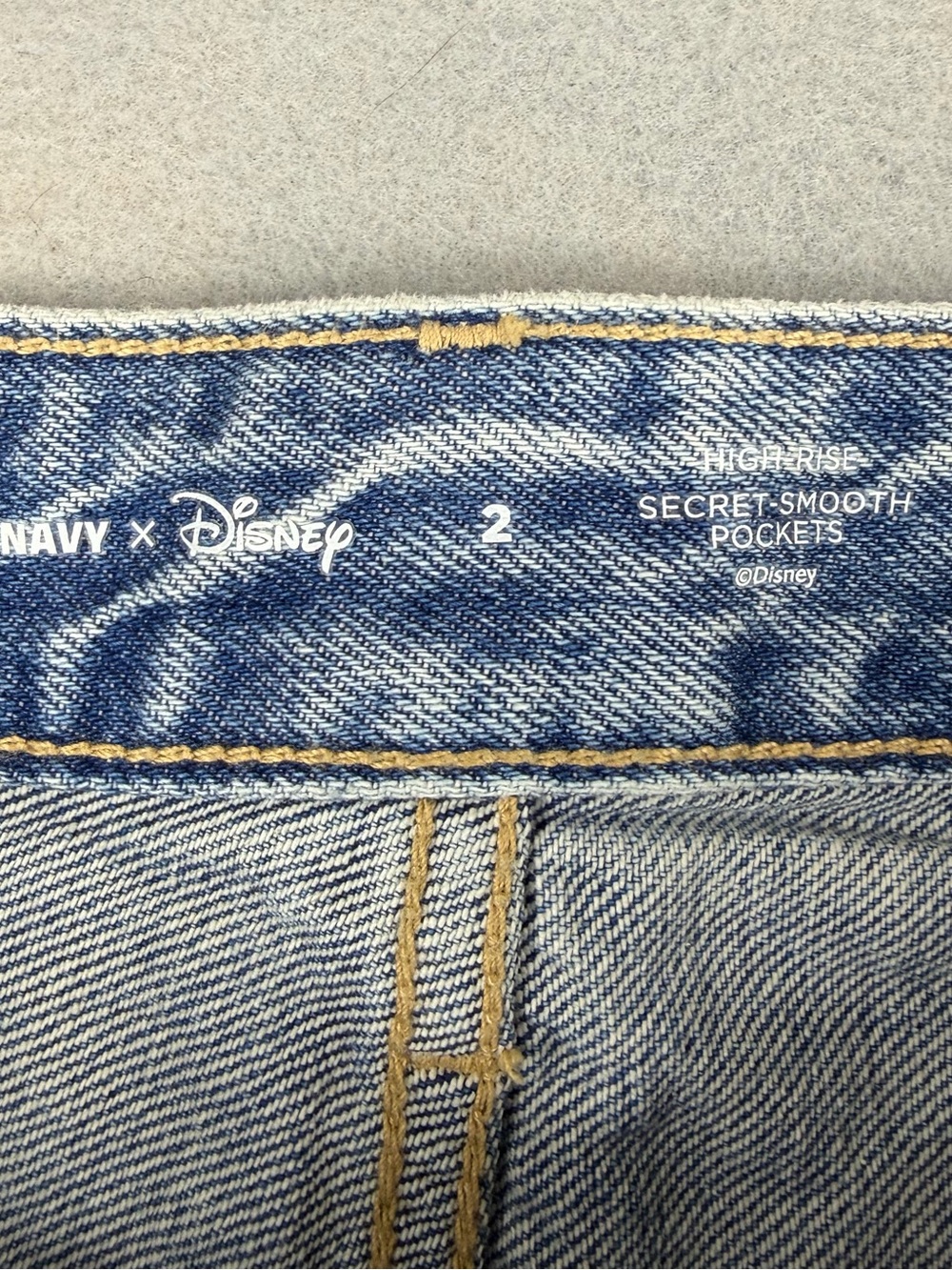 Old Navy x Disney Minnie Mouse High Rise Denim Cutoff Shorts NWT Size 2 - Picture 8 of 11